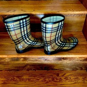 Designer Shoes Burberry Size EU 41